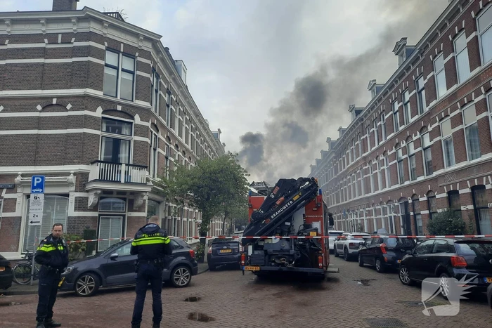 Veel rook wegens grote brand in dak
