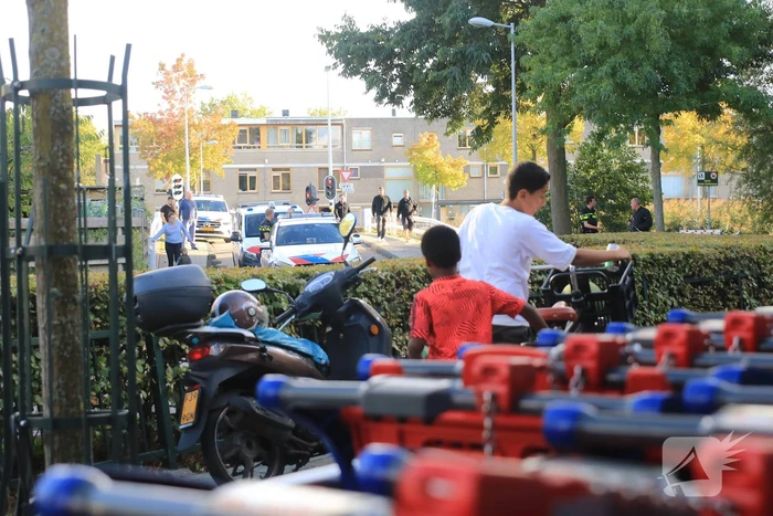 Veel politie ingezet voor vechtpartij bij Dekamarkt