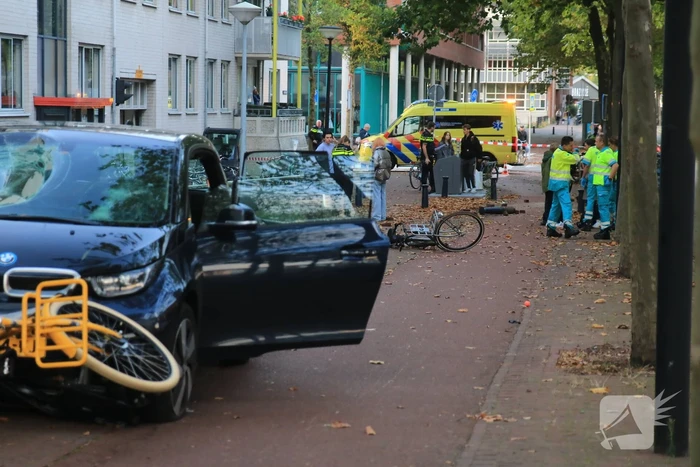 Meerdere gewonden nadat automobilist op fietspad belandt