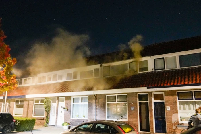 Veel rook bij woningbrand