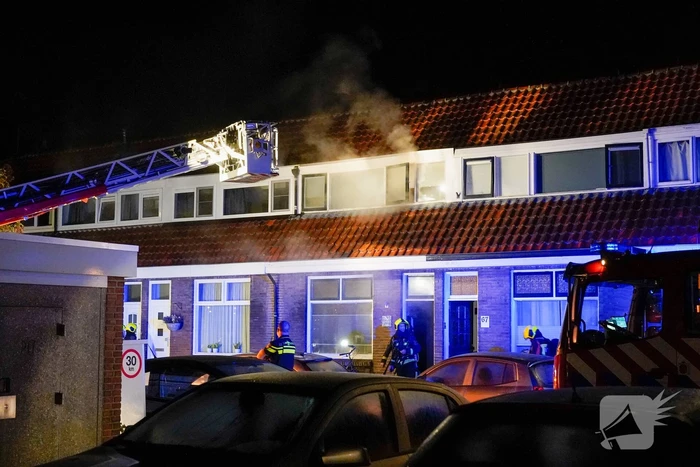Veel rook bij woningbrand