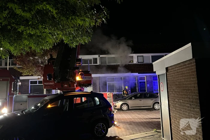 Veel rook bij woningbrand