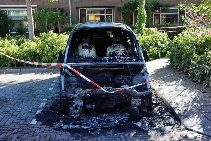 Personenauto zwaar beschadigd door brandstichting