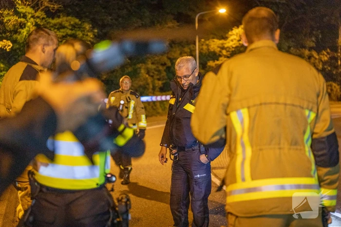 Automobilist richt ravage aan en gaat ervandoor