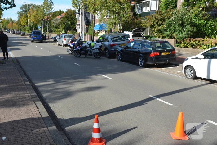 Motoragent gewond bij botsing met bestelbus