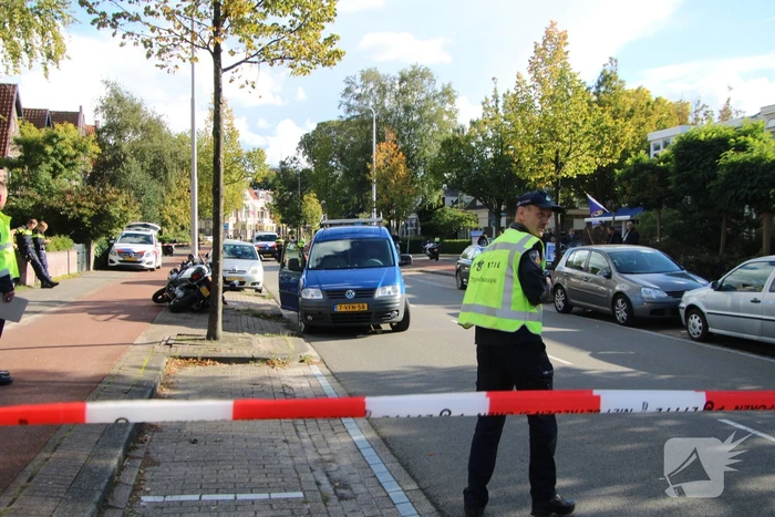 Motoragent gewond bij botsing met bestelbus