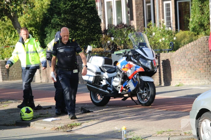 Motoragent gewond bij botsing met bestelbus