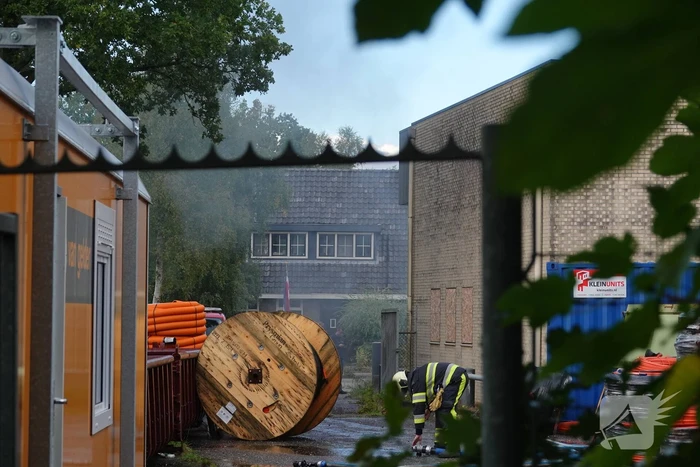 Brand in loods snel onder controle