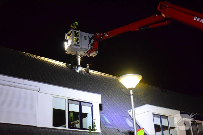 Brand in schoorsteen van woning