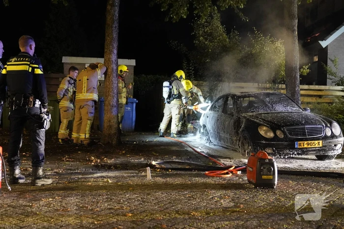 Auto volledig uitgebrand