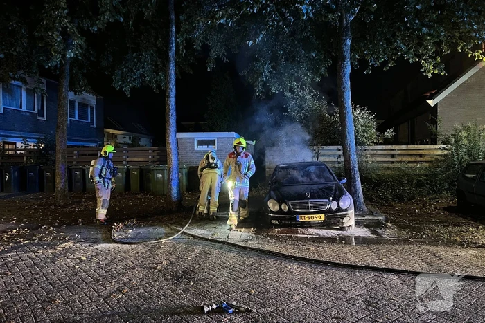 Auto volledig uitgebrand