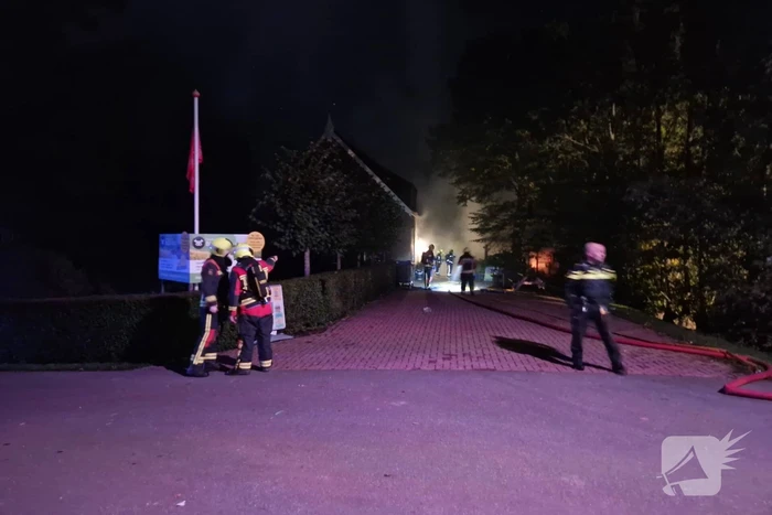 Brandweer voorkomt erger bij grote boerderij brand