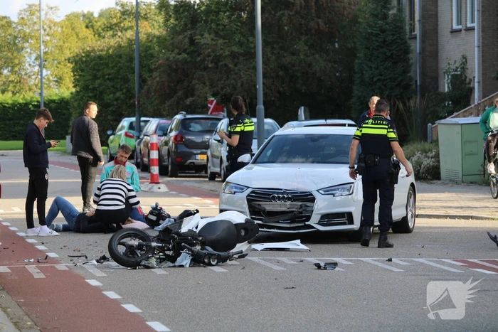 Scooterrijder geschept door auto