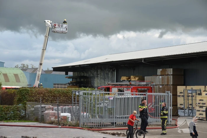Containerbrand slaat over naar loods