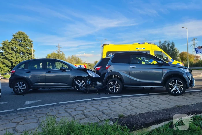 Drie voertuigen betrokken bij ongeval op rotonde
