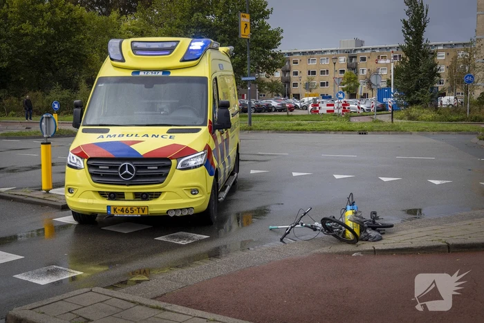 Schoonmaker gewond bij botsing met auto