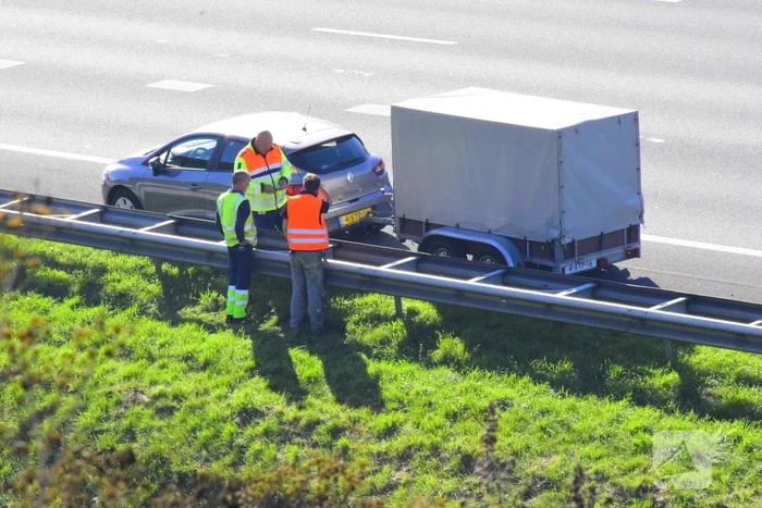 Auto in tegengestelde richting op snelweg