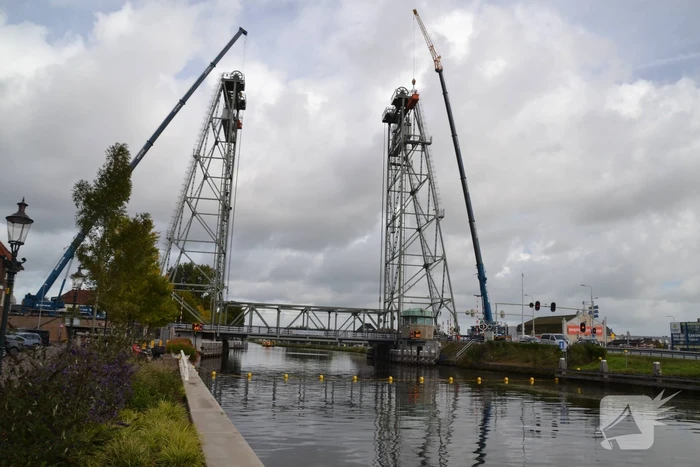 Vaarweg en verkeer gestremd door inspectie hefbrug