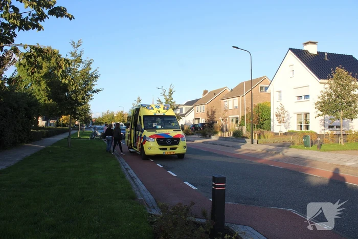 Fietser en automobilist in botsing