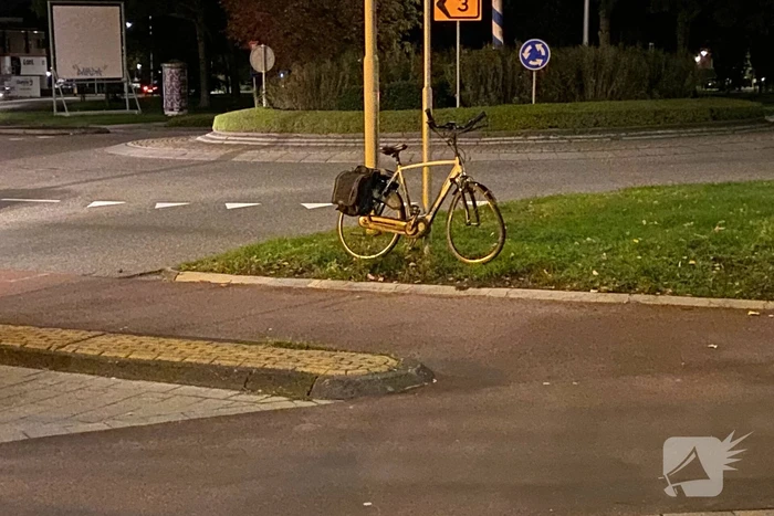 Fietser en automobilist in botsing