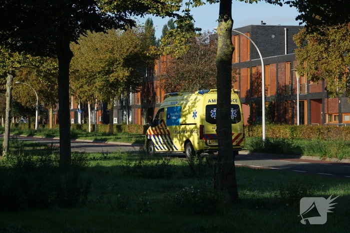 Fietser naar ziekenhuis na botsing met auto