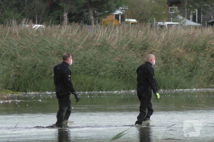 Ganzen met vogelgriep uit water gehaald