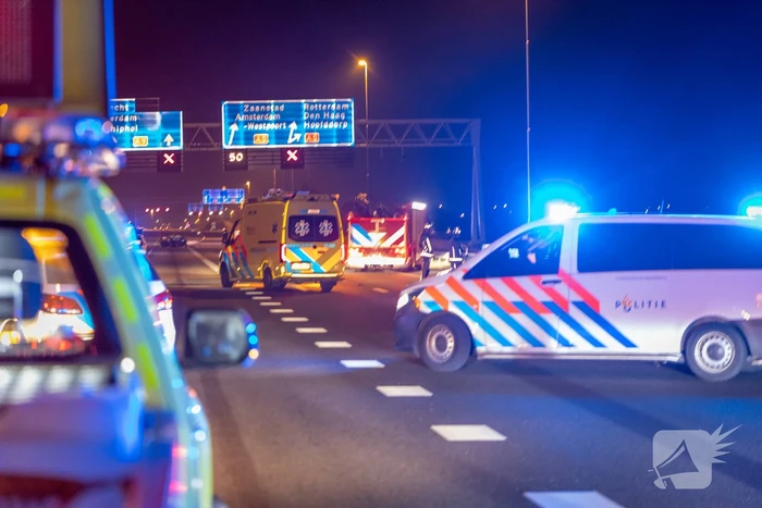 Snelweg dicht door botsing met meerder voertuigen