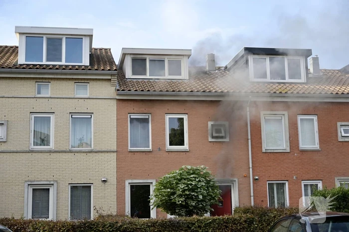 Flinke rookontwikkeling bij brand in woning