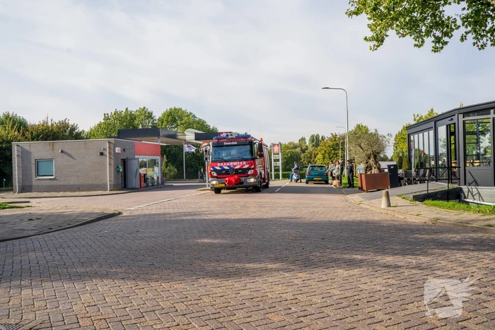 Mistgenerator zet tankstation vol rook