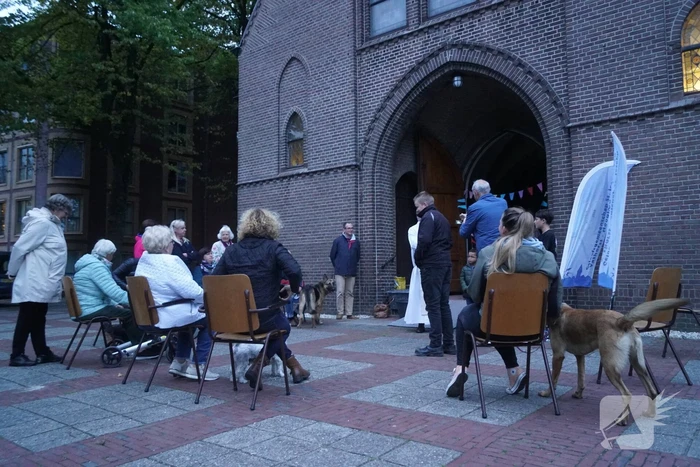 Huisdieren krijgen zegening op Dierendag