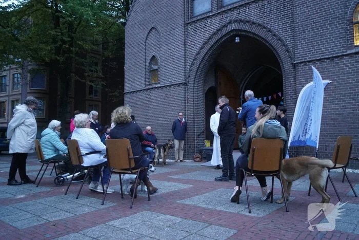 Huisdieren krijgen zegening op Dierendag