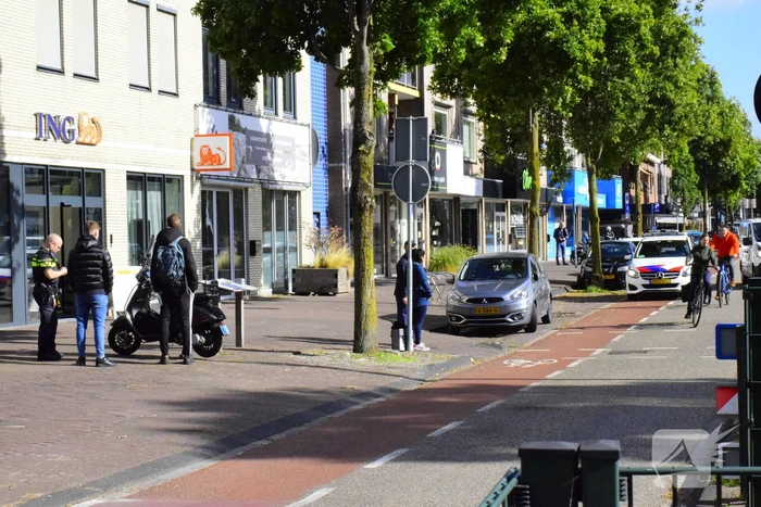 Fietser gewond naar ziekenhuis na aanrijding met scooter