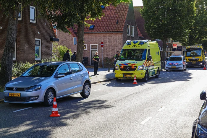 Oudere vrouw gewond bij aanrijding met auto