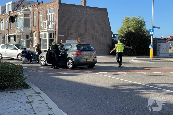 Jong meisje op fiets aangereden door auto