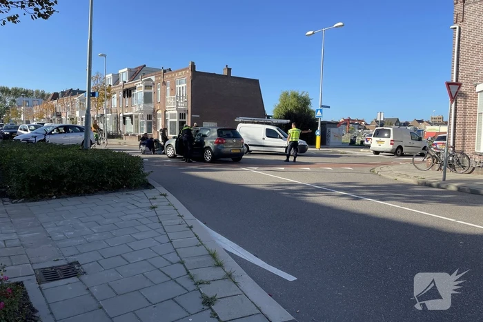 Jong meisje op fiets aangereden door auto
