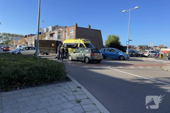 Jong meisje op fiets aangereden door auto