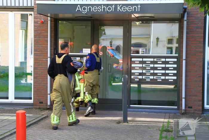 Rookmelder gaat af door in brand staande handdoek