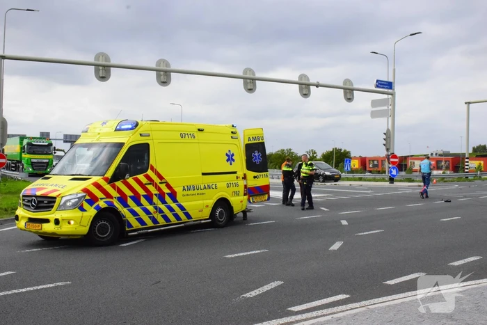 Motorrijder ernstig gewond bij botsing met auto