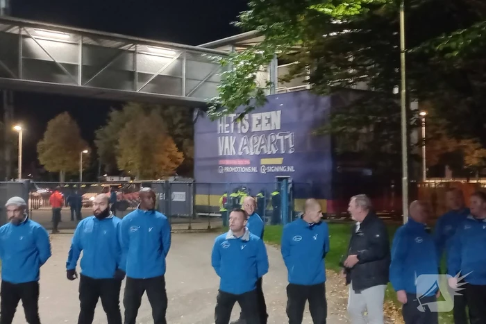 Mobiele eenheid groot ingezet bij voetbalwedstrijd