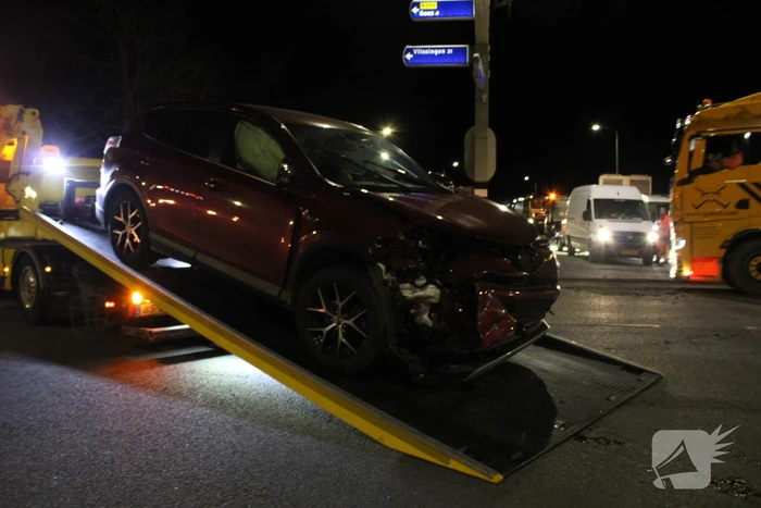Twee gewonden bij frontale botsing op kruising