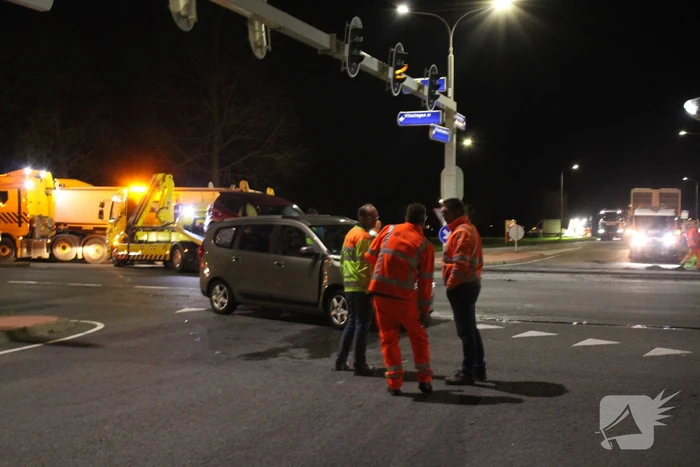 Twee gewonden bij frontale botsing op kruising