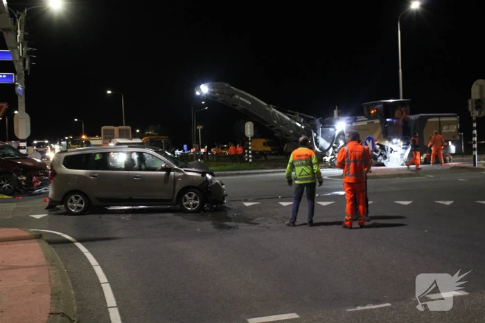Twee gewonden bij frontale botsing op kruising