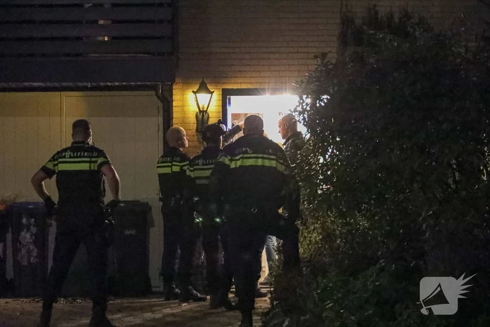 Jongeman uit woning gehaald en aangehouden