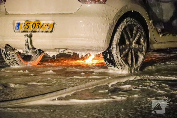 Personenwagen verwoest vanwege brand