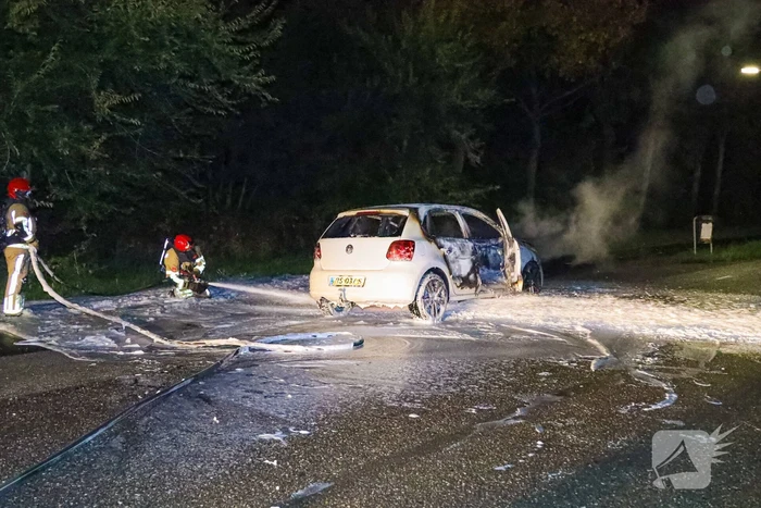 Personenwagen verwoest vanwege brand