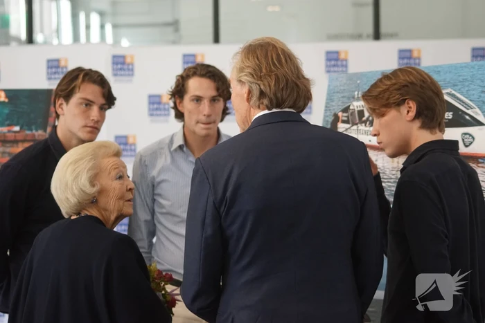 Prinses Beatrix brengt bezoek aan 'Het Oranjepad'