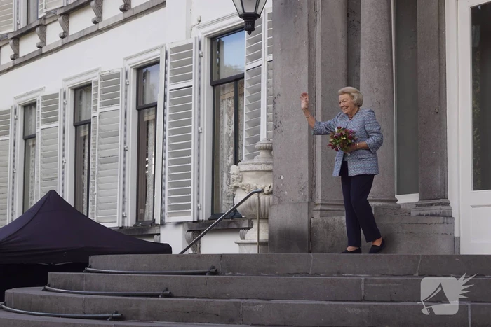 Prinses Beatrix brengt bezoek aan 'Het Oranjepad'