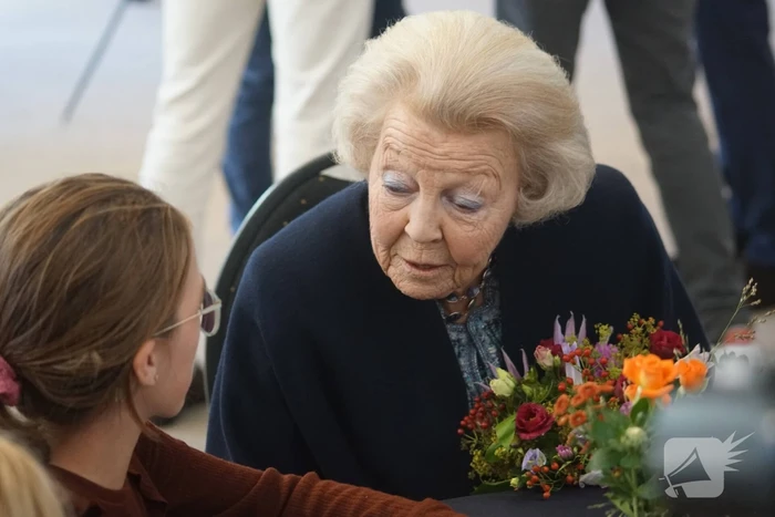 Prinses Beatrix brengt bezoek aan 'Het Oranjepad'