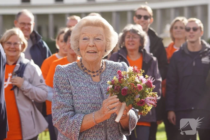Prinses Beatrix brengt bezoek aan 'Het Oranjepad'