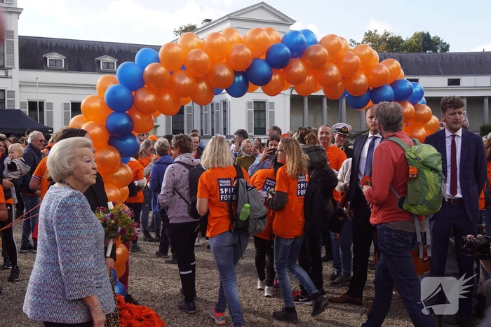 Prinses Beatrix brengt bezoek aan 'Het Oranjepad'